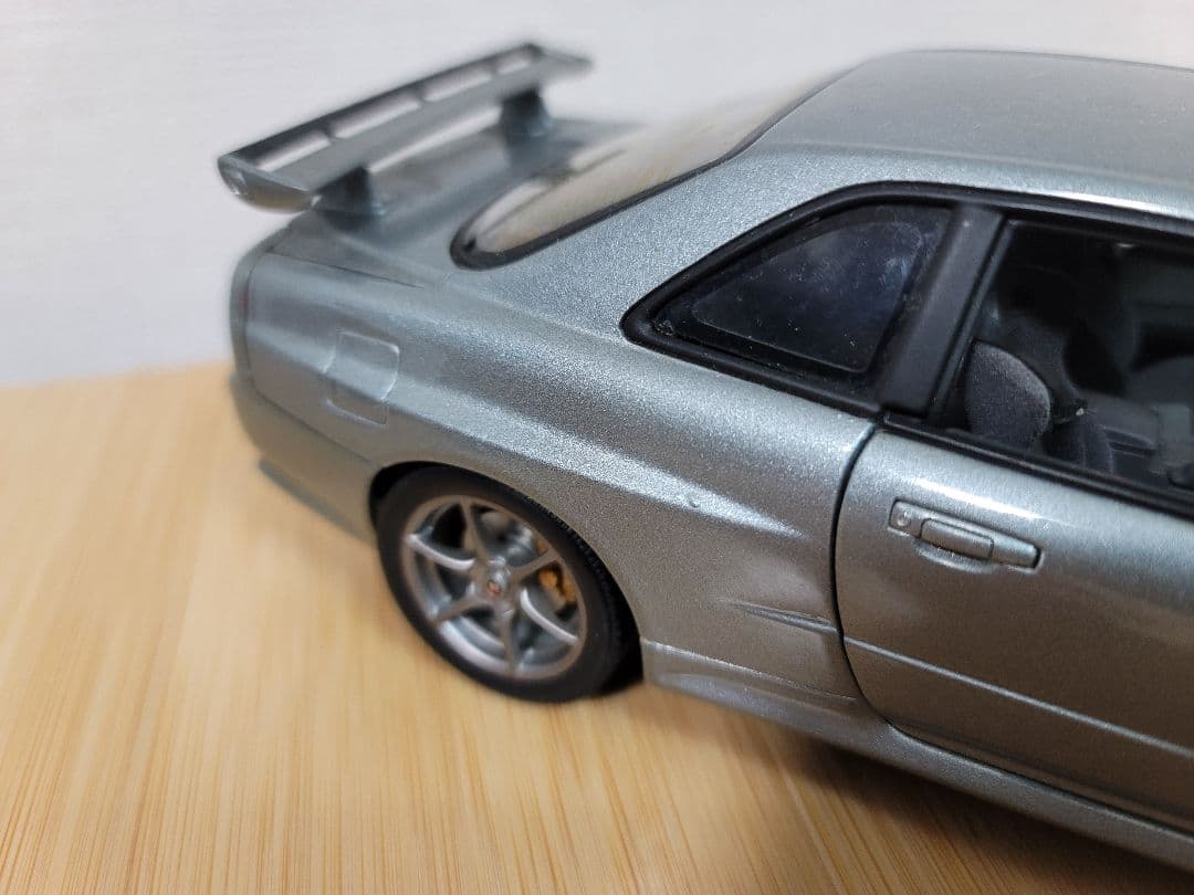 ミニカー AUTOart 1/18 R34 GT-R
