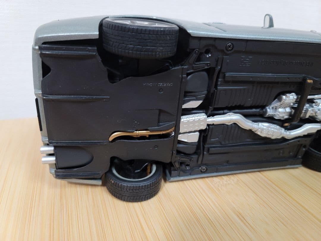 ミニカー AUTOart 1/18 R34 GT-R