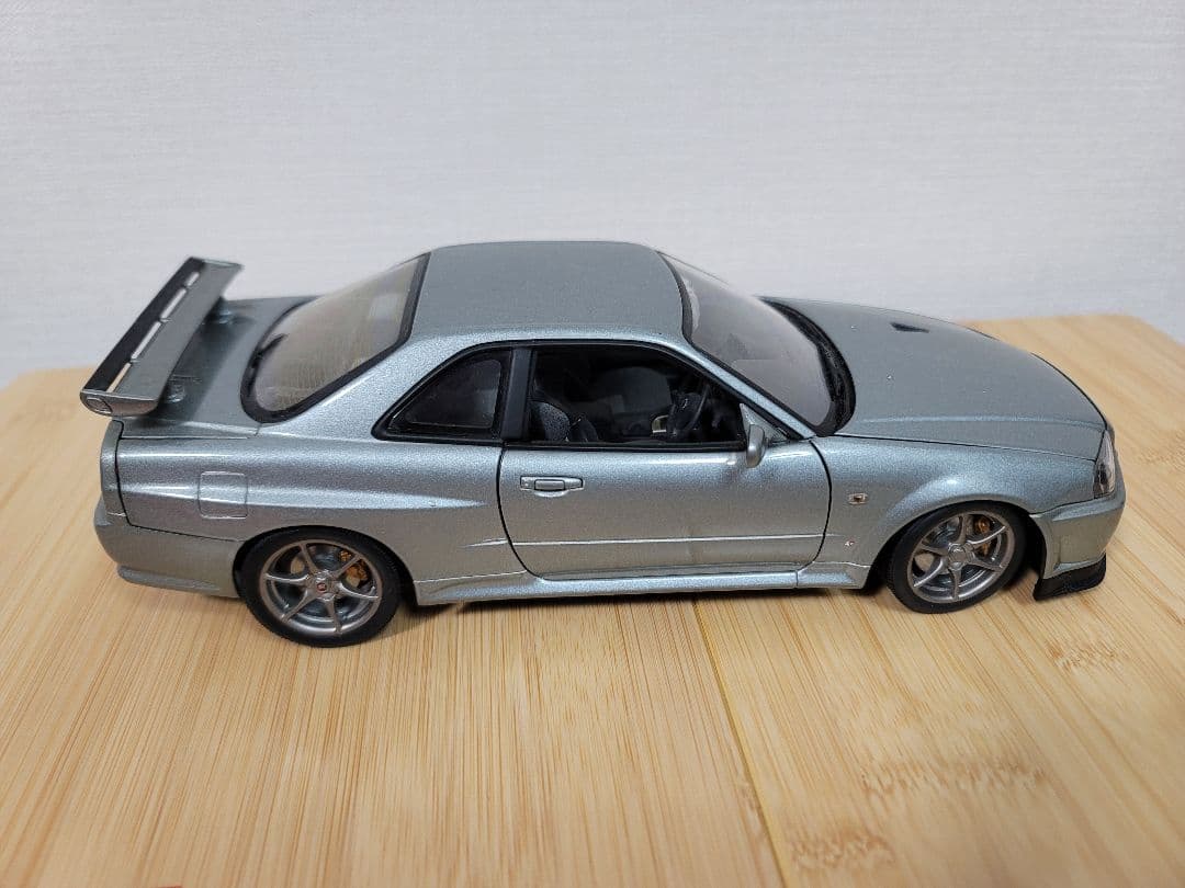 ミニカー AUTOart 1/18 R34 GT-R