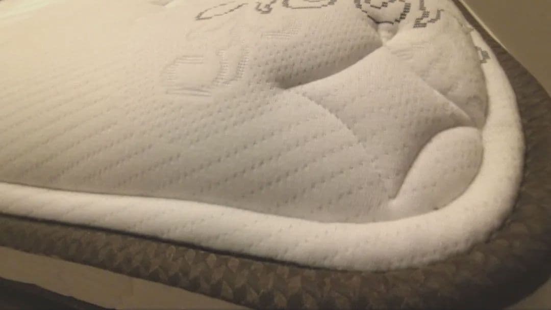 サータ　マットレス＆上位ベッドフレーム付Serta