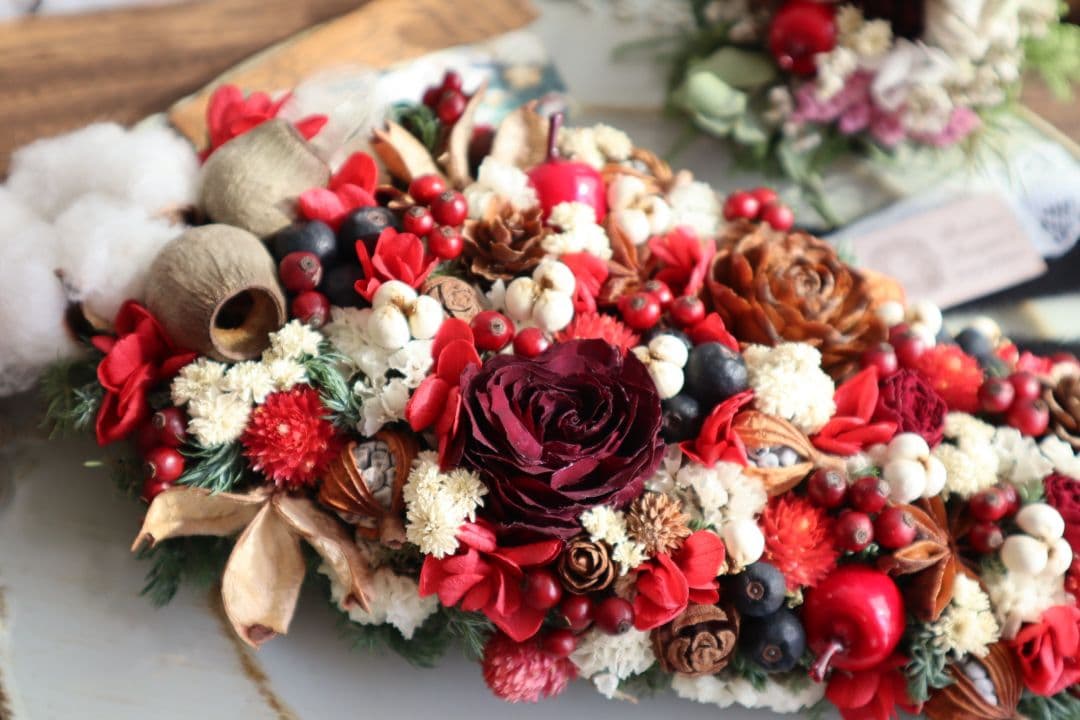 ドライフラワーꕤ︎︎バラと木の実いっぱいクリスマス縦長ガーランドꕤアンティーク