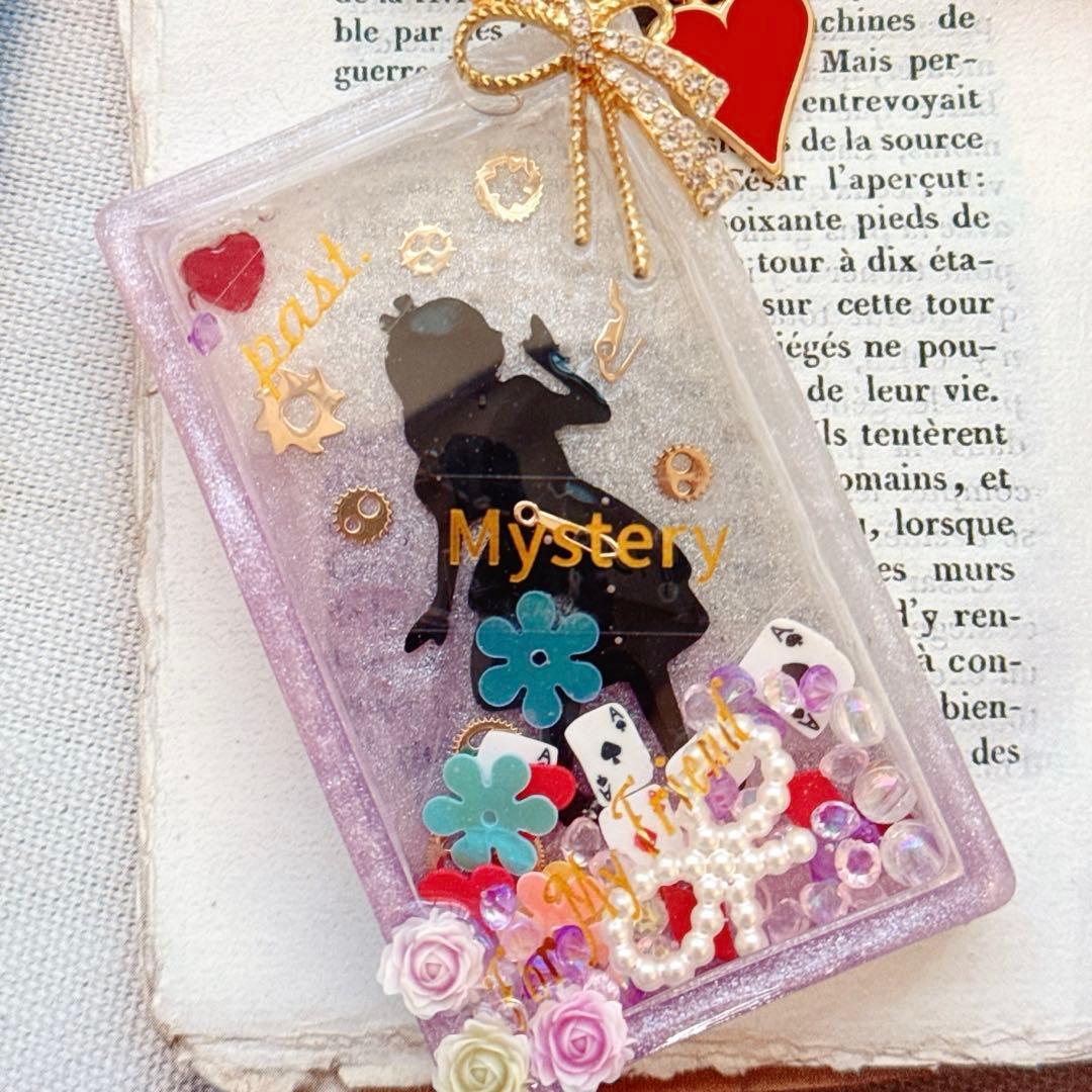 Alice in wonderland♥️ジルコニアリボン付アリスのバッグチャーム