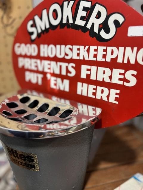 入手困難！　USA 灰皿　レッドプレート付き