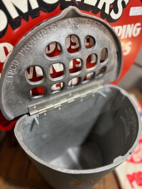 入手困難！　USA 灰皿　レッドプレート付き