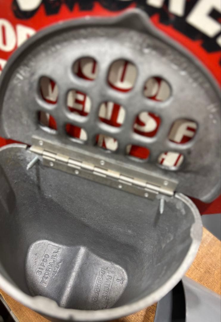 入手困難！　USA 灰皿　レッドプレート付き