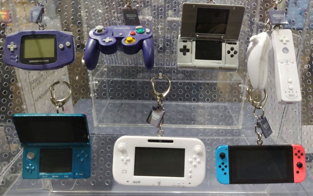 新品未開封☆ニンテンドーミュージアム キーホルダー 2000-2017 - メルカリ