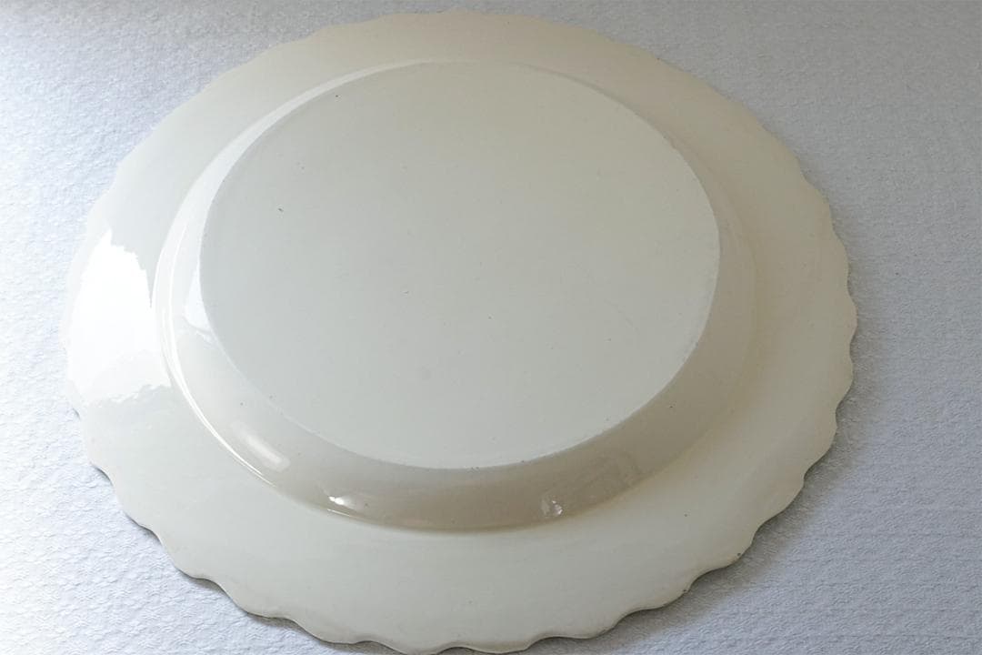 イギリスアンティーク　18世紀　フリルリム　レリーフ　プレート　34cm