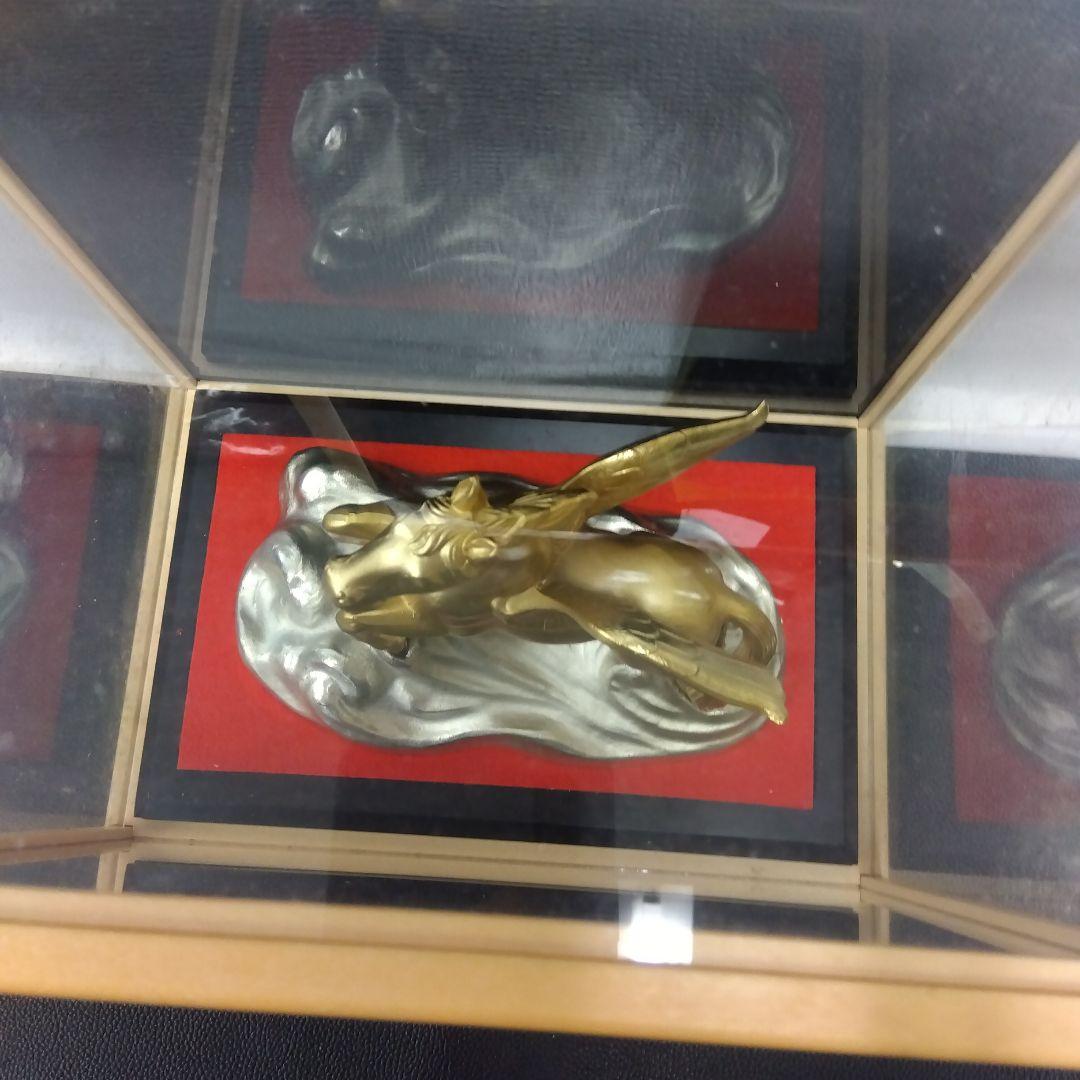 金色の翼のある馬の彫刻　レトロ　ケース付き　ペガサス