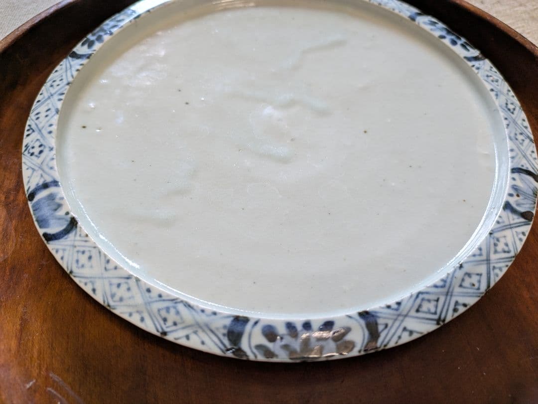 岡晋吾　天平窯 青と白の花柄陶器プレート 21.3cm