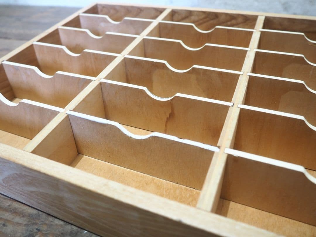 1292 収納30升　レトロなコレクションケース　ラック　古家具　ヴィンテージ