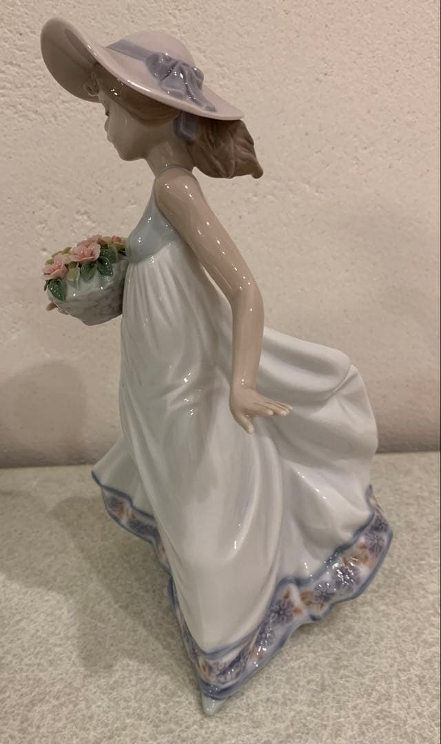 LLADRO 花かごと女性　置物 リヤドロ