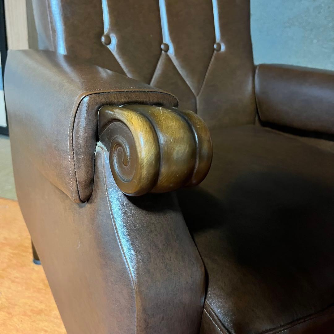 1人掛けソファー　アームレスト付き　①