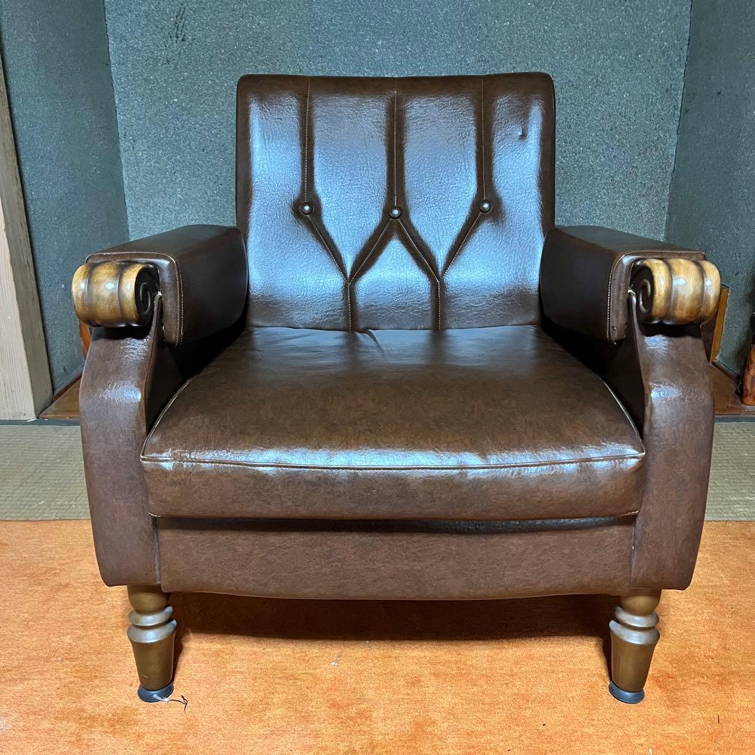 1人掛けソファー　アームレスト付き　①