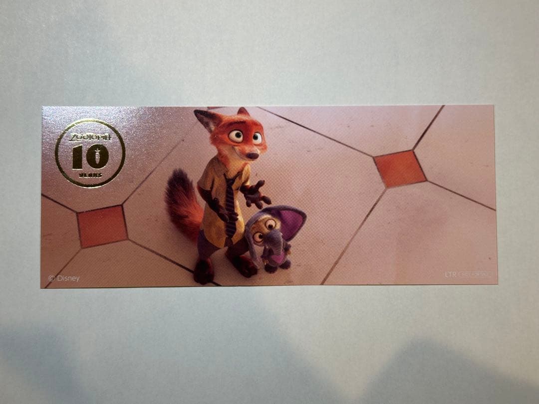 ズートピア2 オーマイカフェ 特典 箔押しカード ニック フィニック ①