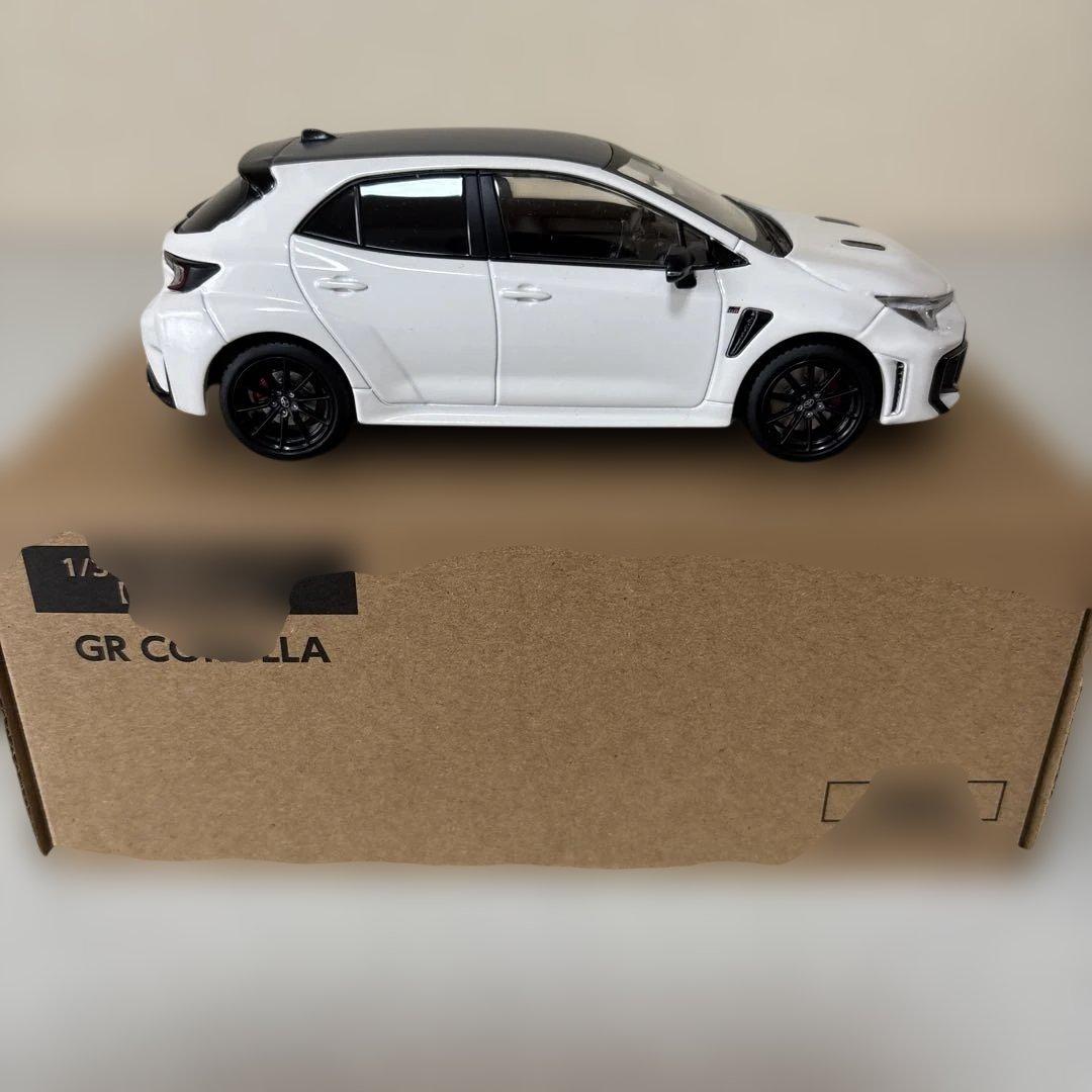 トヨタGRカローラ 後期型 1/30スケール 色スーパーホワイトⅡ（040）の
