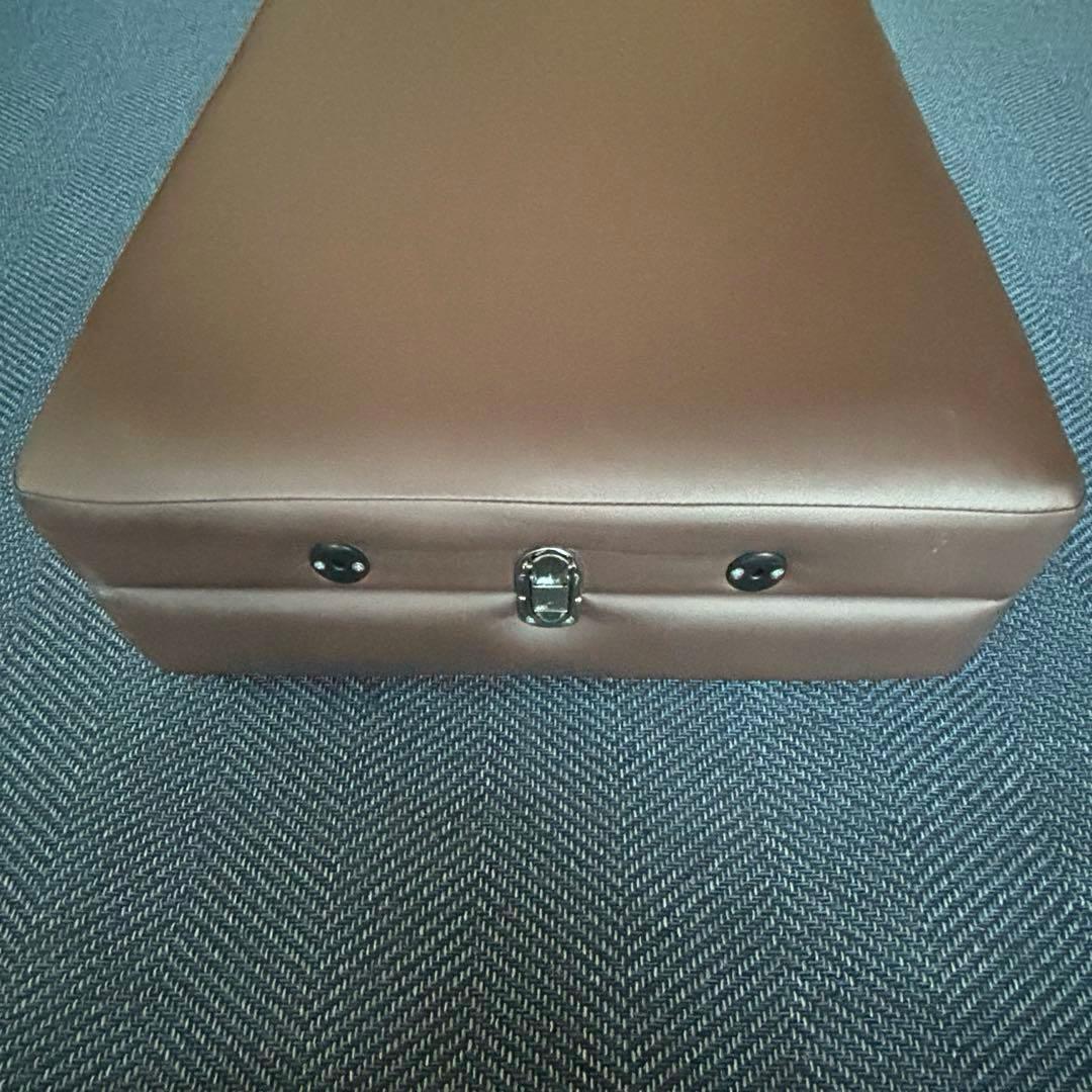 折りたたみ式のマッサージテーブル