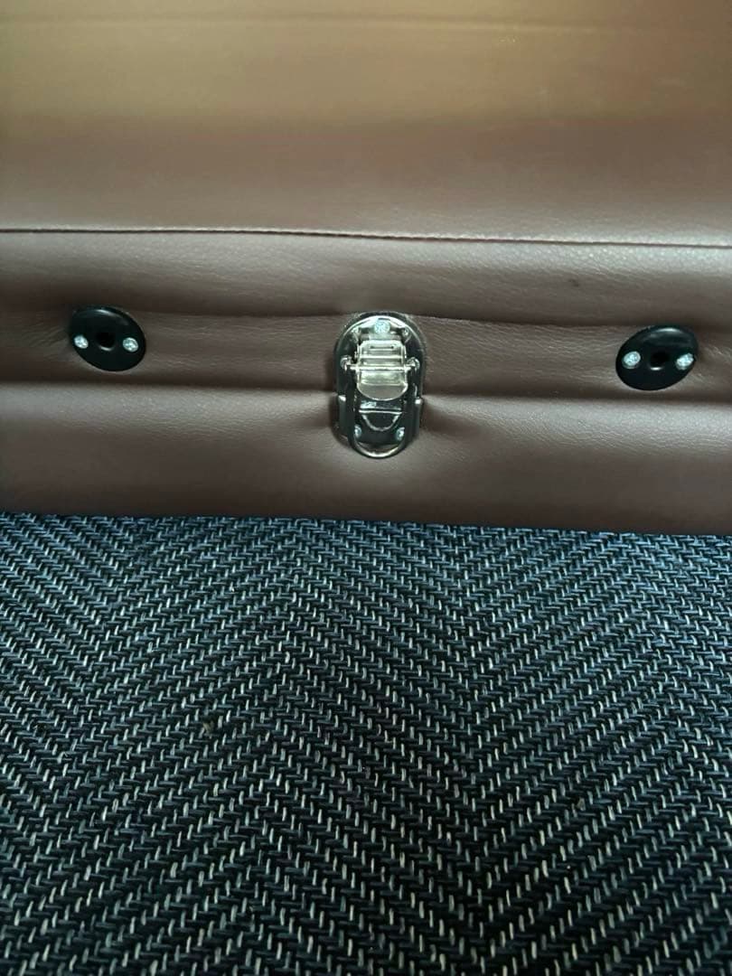 折りたたみ式のマッサージテーブル