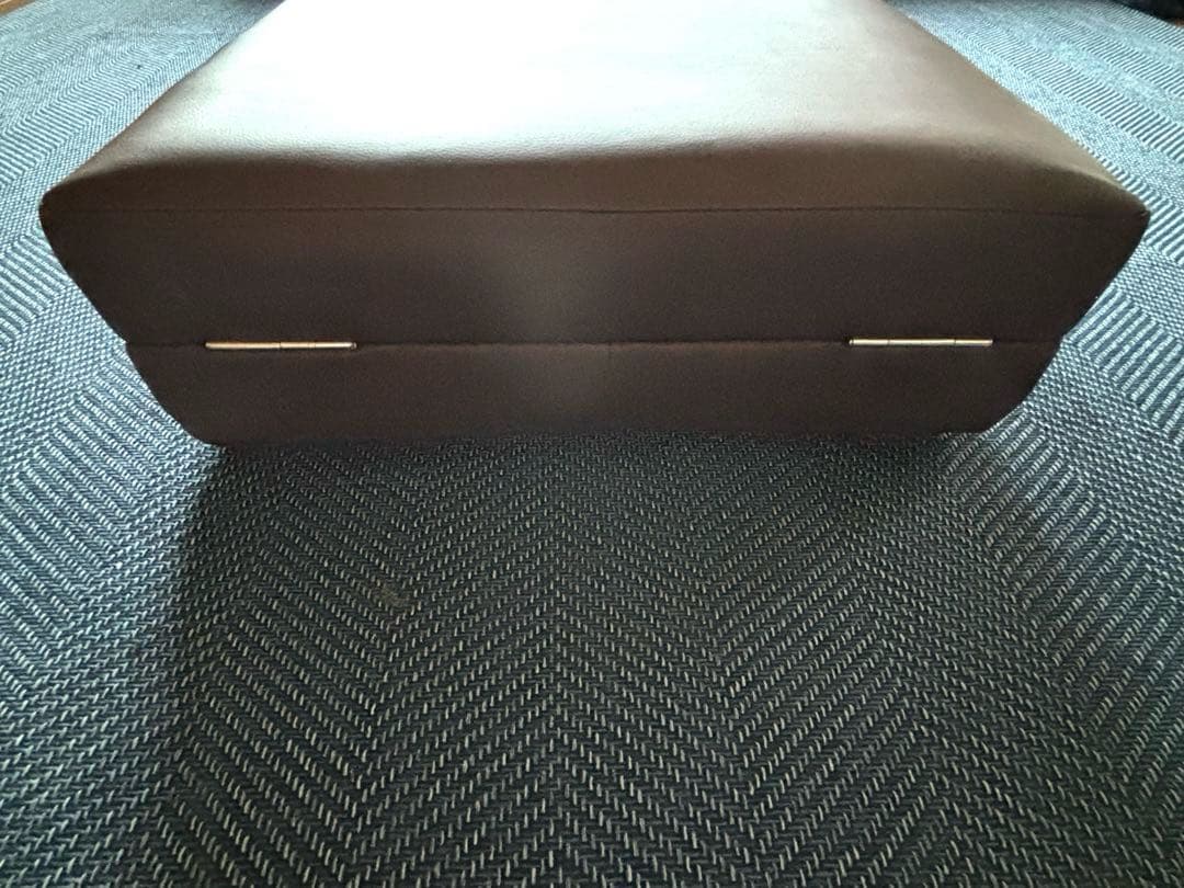 折りたたみ式のマッサージテーブル