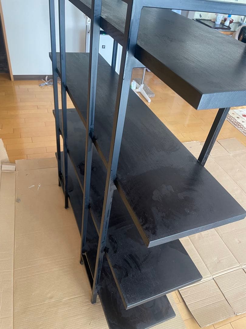 黒のオープンシェルフ 4段