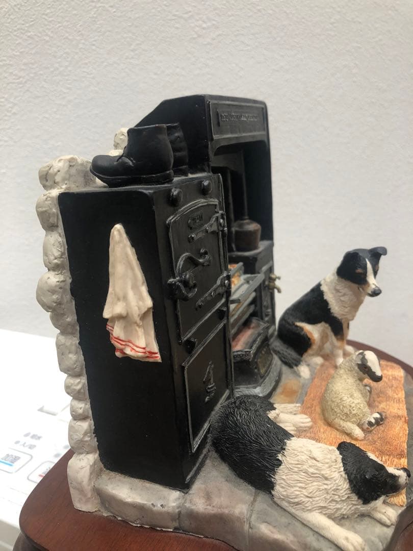 Border Fine Arts」の置物　In From The Cold