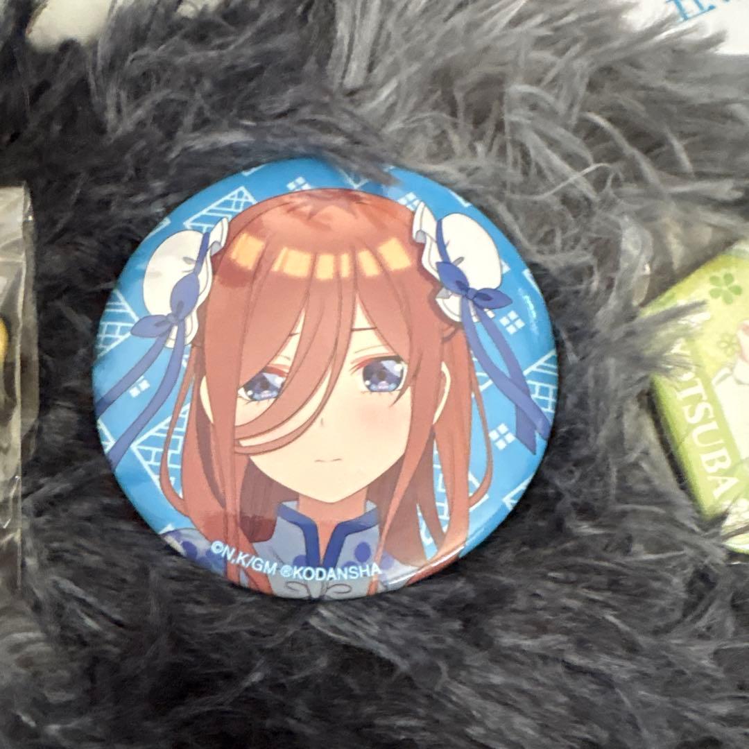 五等分の花嫁 フィギュアと缶バッジセット