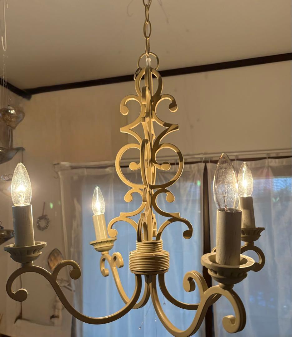 ローラアシュレイ 4灯スクロールシャンデリア｜英国クラシック照明｜※1灯不点灯