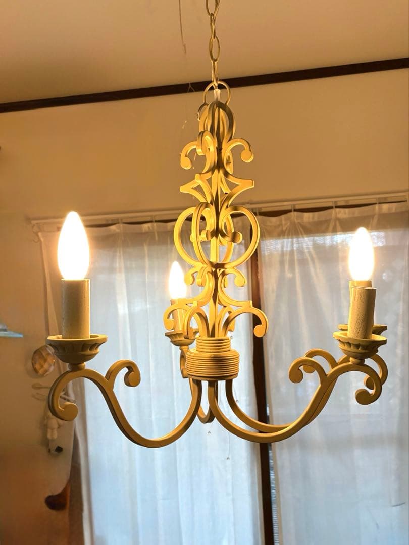 ローラアシュレイ 4灯スクロールシャンデリア｜英国クラシック照明｜※1灯不点灯