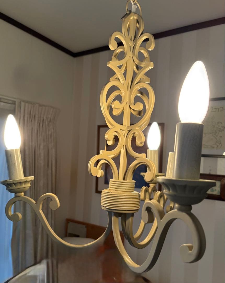 ローラアシュレイ 4灯スクロールシャンデリア｜英国クラシック照明｜※1灯不点灯