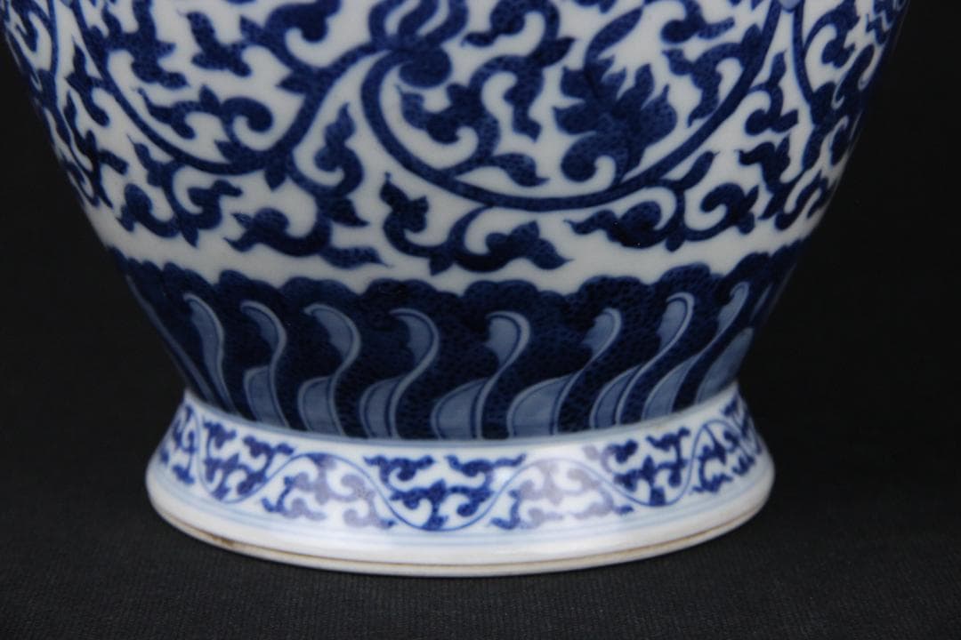 中国美術 大清乾隆年製 景徳鎮 磁器 青花 細密手描纏枝文 花瓶 FJM12-2