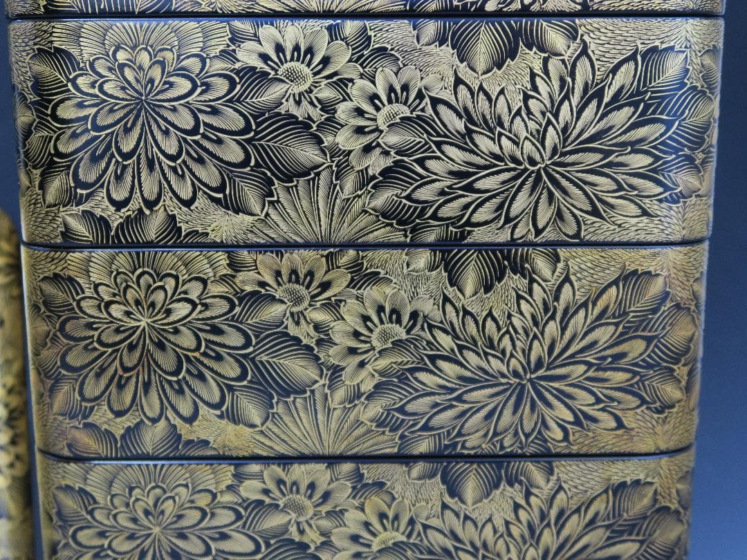 【輪島塗】極上総菊詰沈金 五段重箱 内朱塗 隅丸 蓋二枚 蓋横菊彫 天然木 共箱