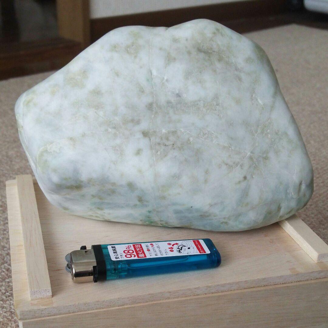 糸魚川翡翠 原石 特大 2.5kg