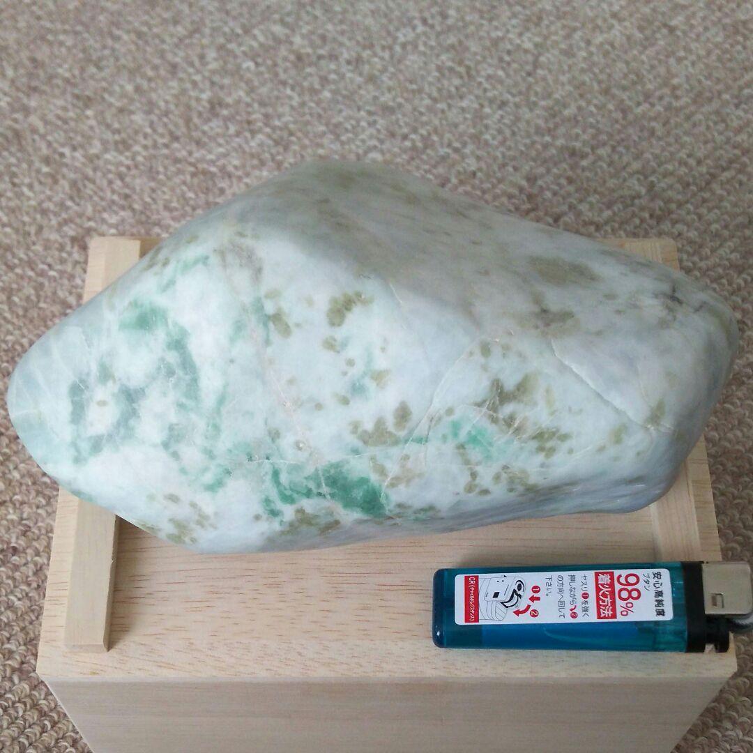糸魚川翡翠 原石 特大 2.5kg