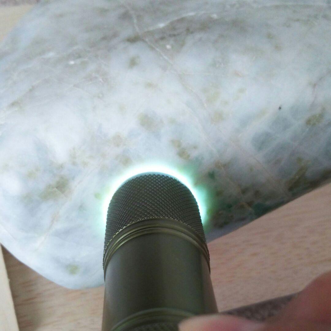 糸魚川翡翠 原石 特大 2.5kg