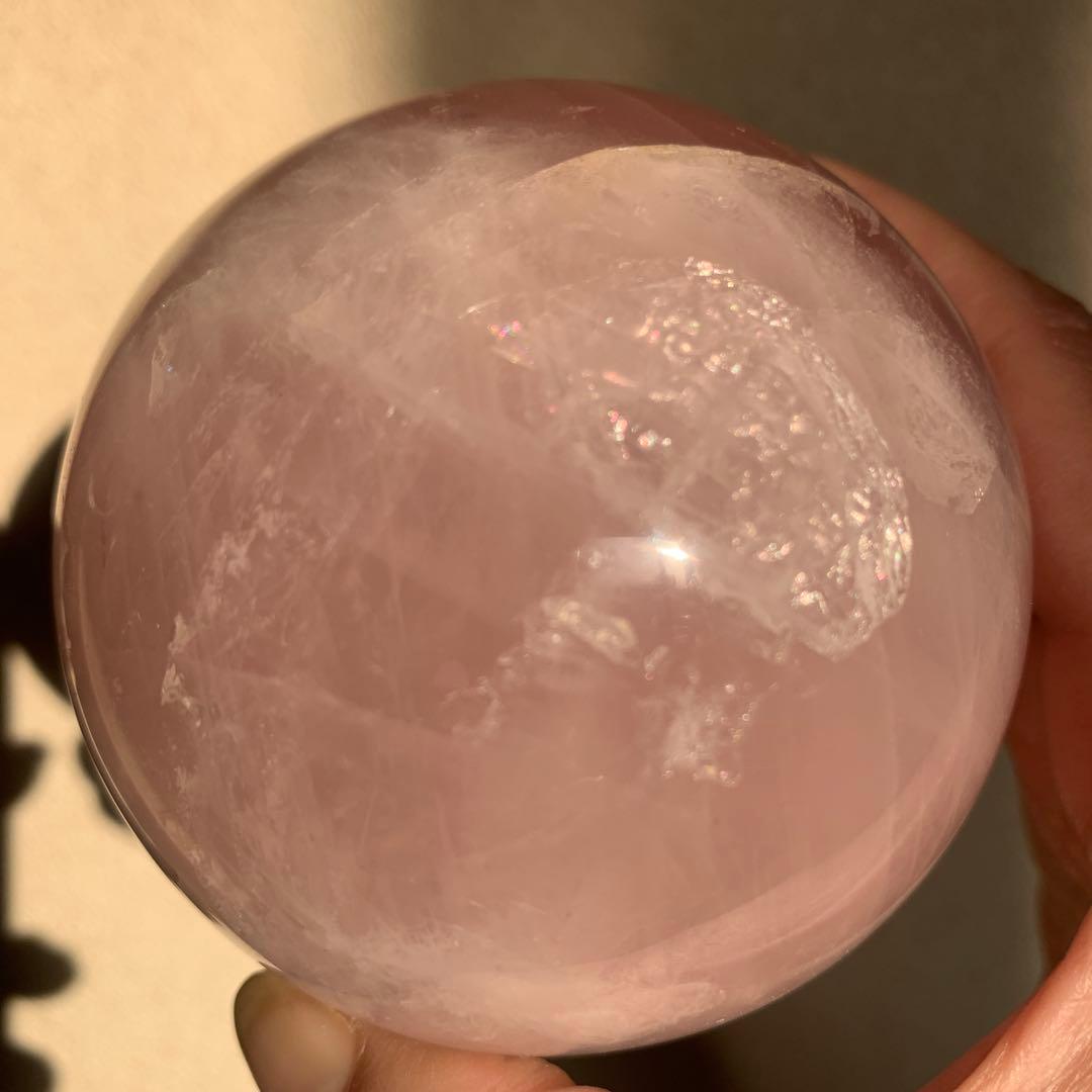 ローズクォーツスフィア大玉約77.3mm 虹有り　天然石置物　丸玉…②
