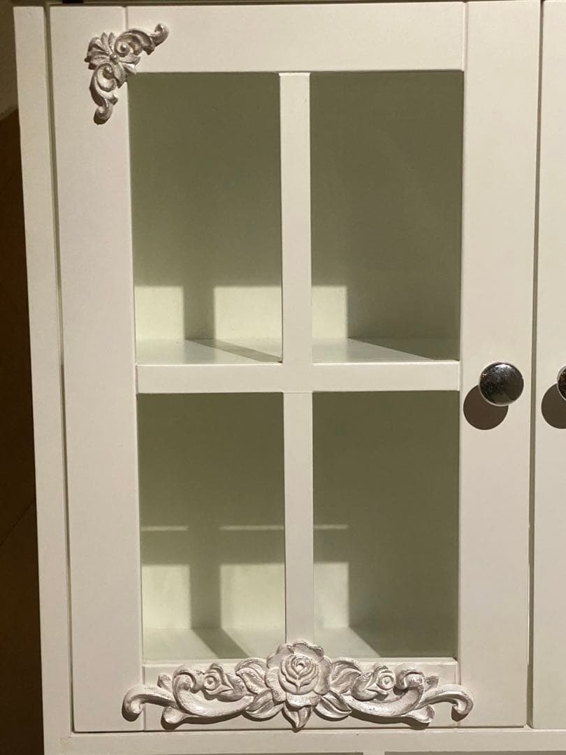 ロココ♦️高級 ガラス扉 コレクションケース♦️置き壁付両用♦️ホワイトローズ♦️送料込