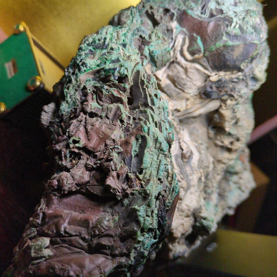 緑色の謎石 大サイズ 約4.0kg 鑑賞石 マラカイト？