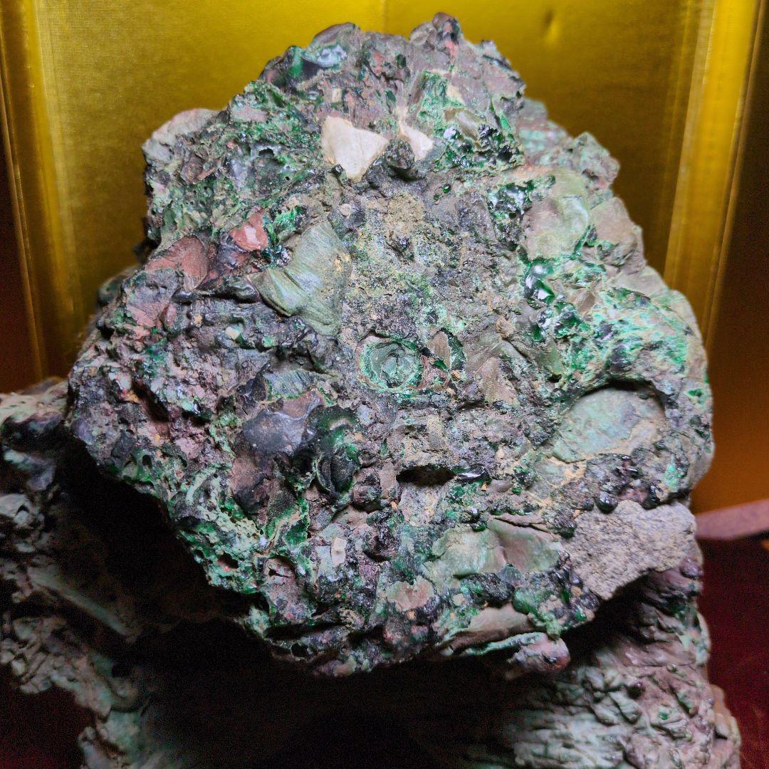 緑色の謎石 大サイズ 約4.0kg 鑑賞石 マラカイト？