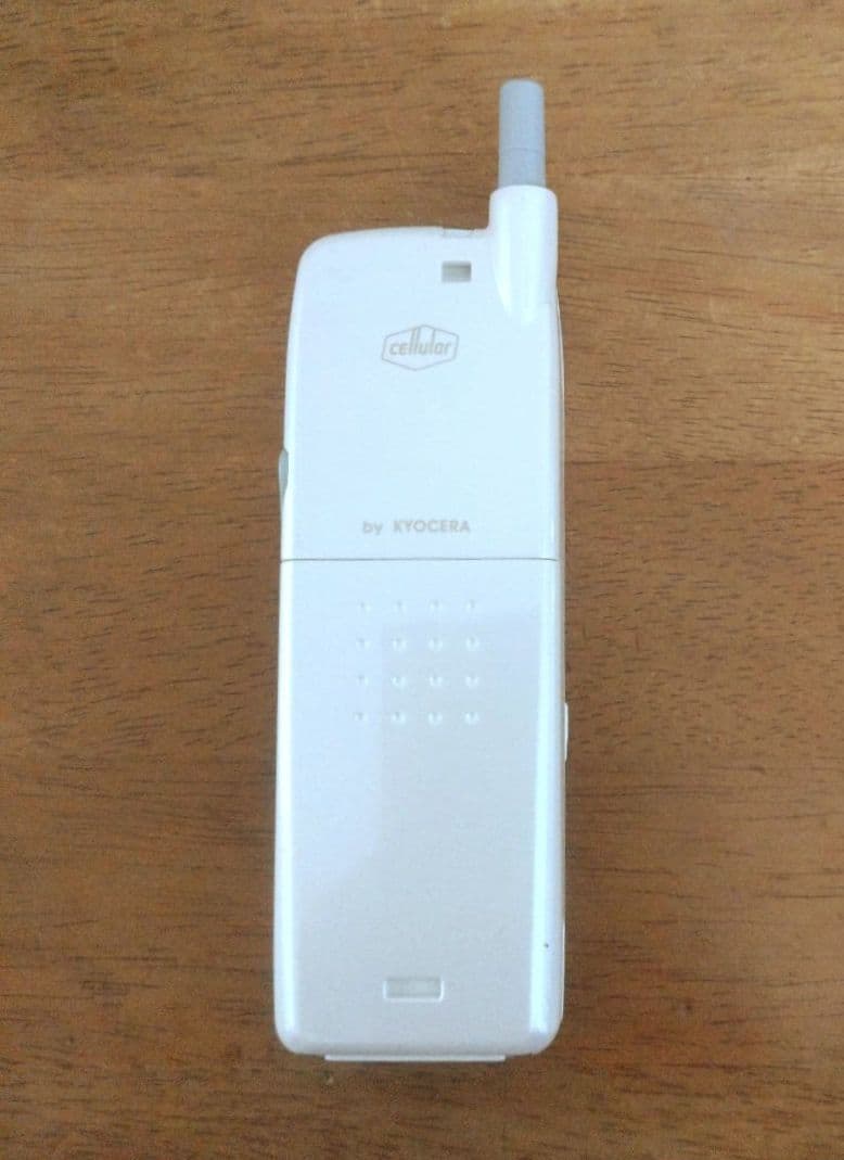 セルラー D202K ハローキティ モックアップ 展示用模型 ガラケー