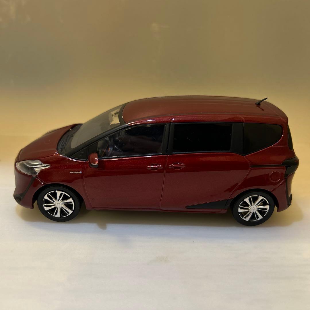 トヨタ シエンタ センシュアルレッドマイカー カラーサンプル - メルカリ