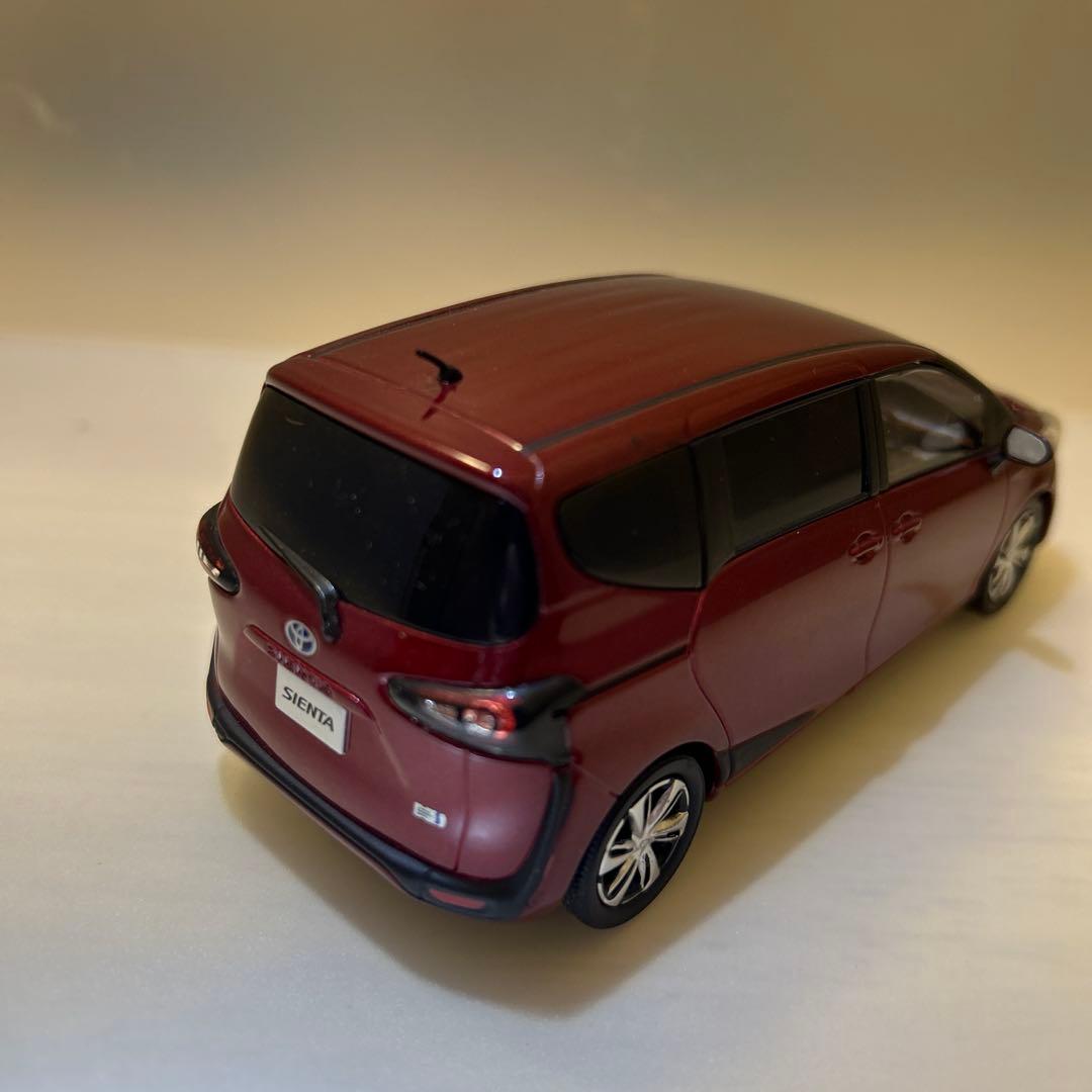 トヨタ シエンタ センシュアルレッドマイカー カラーサンプル - メルカリ