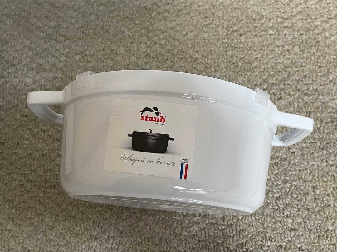 新品未使用シリアルナンバー有　staub ストウブ　ピュアホワイト　18cm