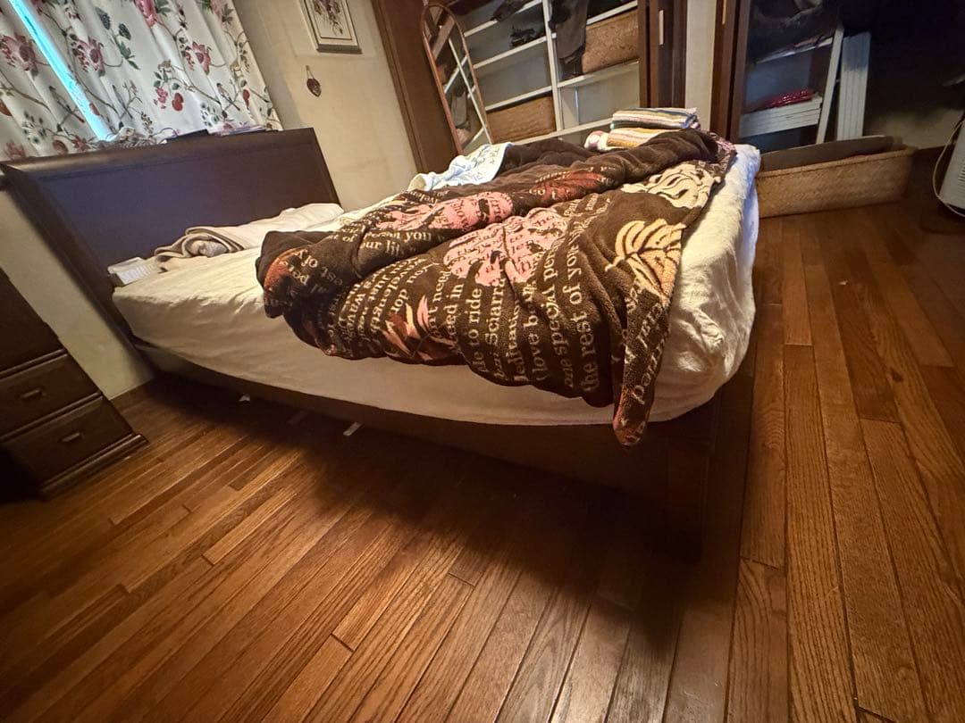 最高級シモンズベッドフレームSIMONS　ナラ？木工土台は桐？セレブ最終処分