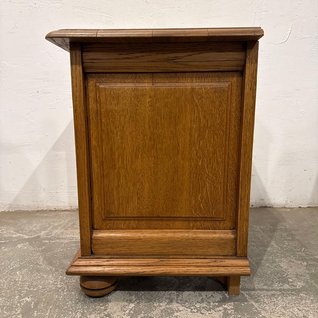 年末年始saleヴィンテージ　木製サイドテーブル　扉収納付き　1