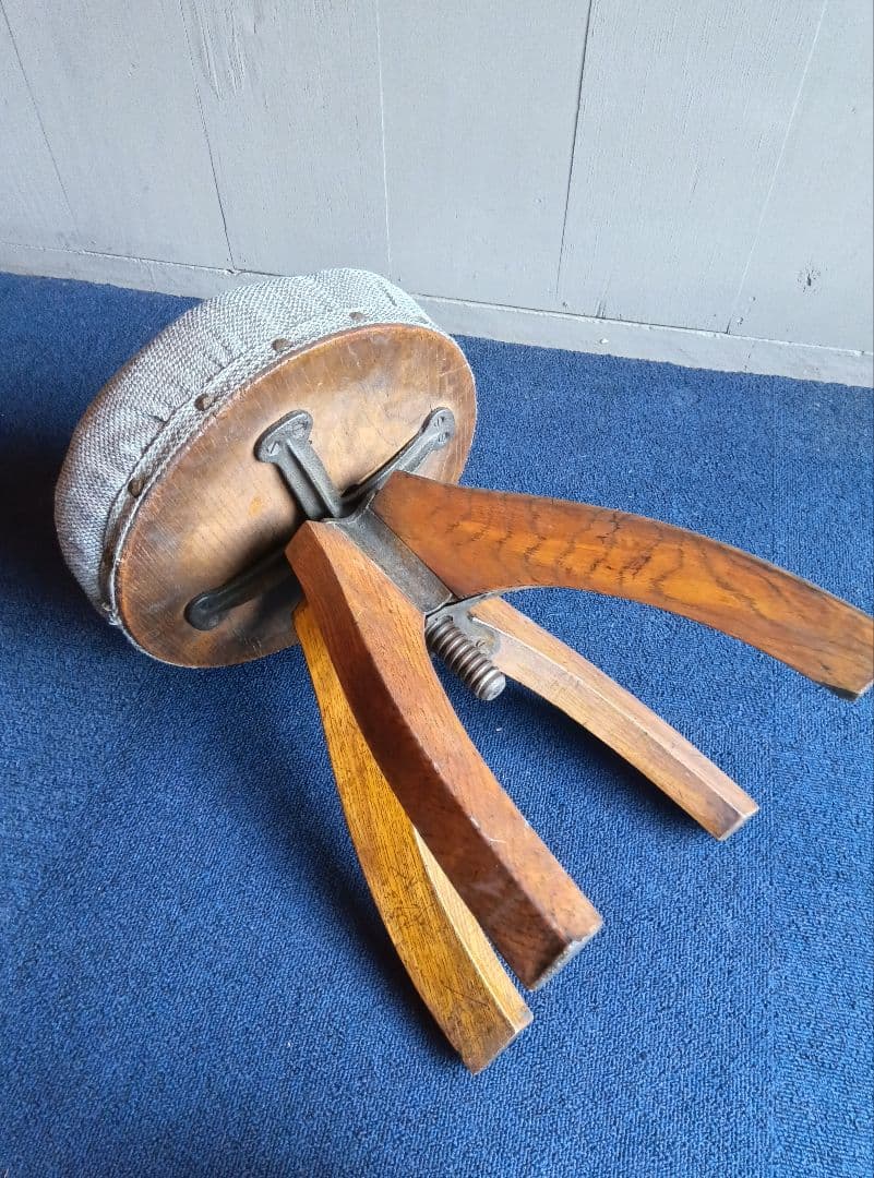 木製脚のグレー布製スツール　ヴィンテージ　レトロ