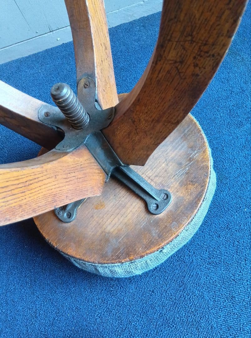 木製脚のグレー布製スツール　ヴィンテージ　レトロ