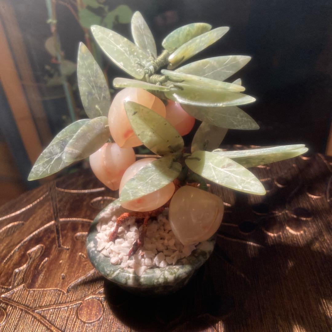 中国美術 翡翠工芸品 桃の盆栽石彫刻 - メルカリ