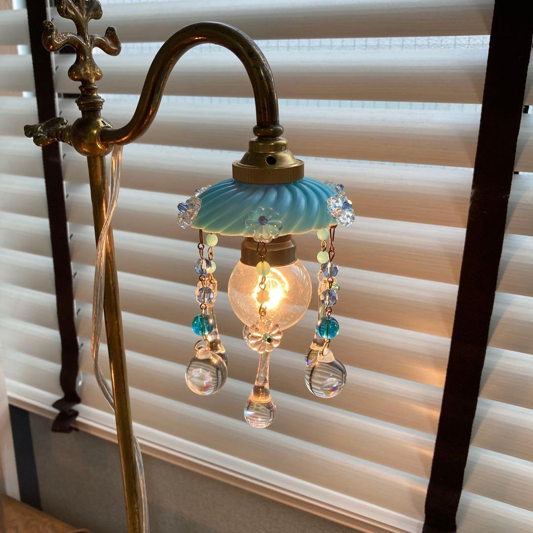 ミニシャンデリア　１９世紀　フランス　オパールセント　アンティーク　超ミニ