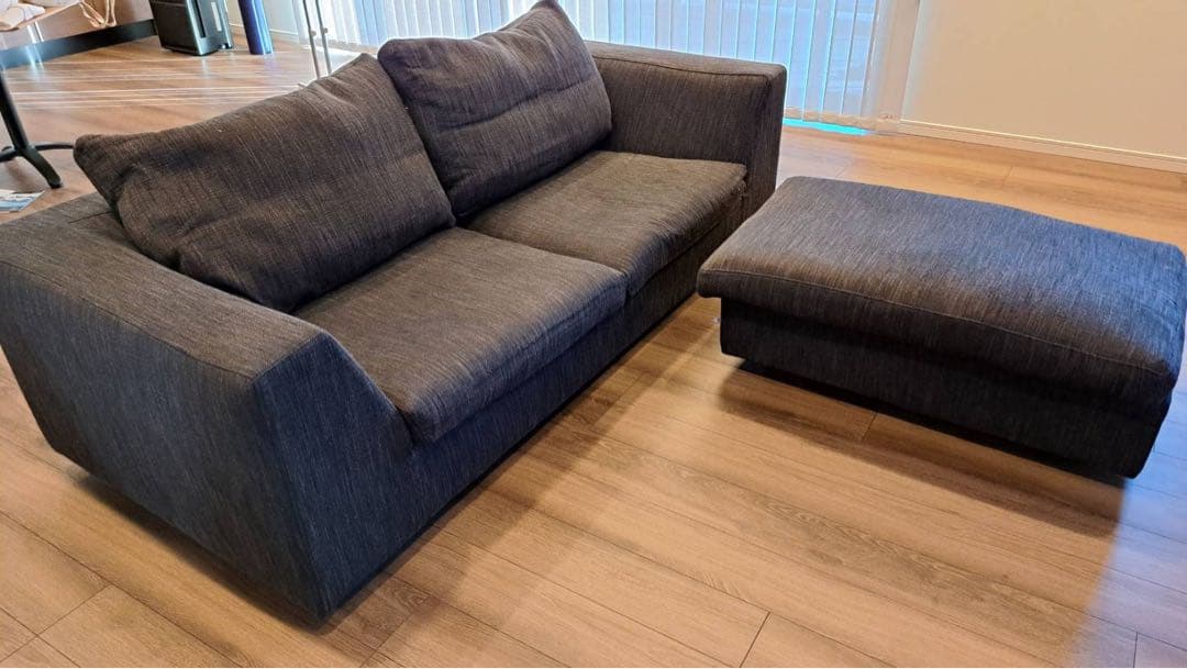 アクタス アイラーセン チェス2人掛けソファオットマン付き