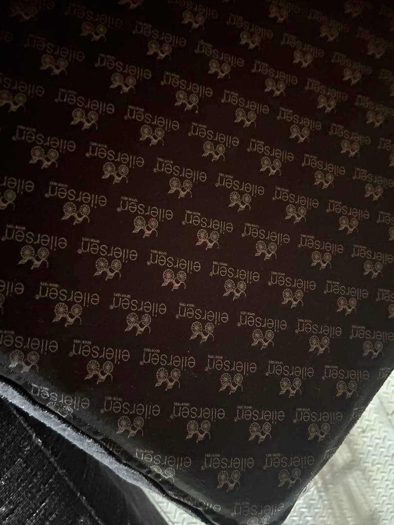 アクタス アイラーセン チェス2人掛けソファオットマン付き