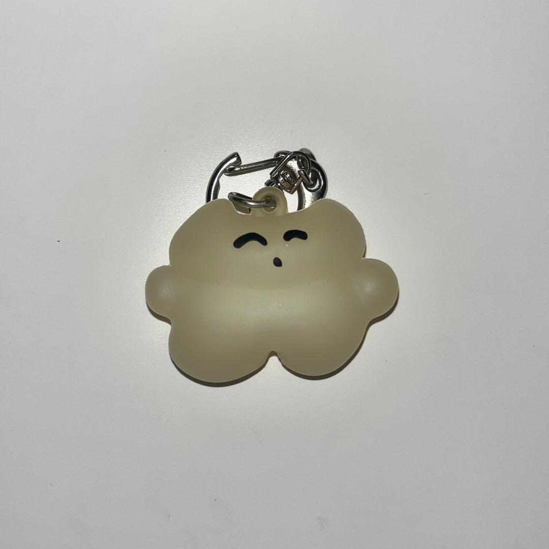 カネコアヤノ ねこ蓄光キーホルダー - メルカリ